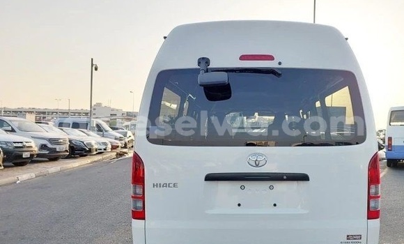 Acheter Occasion Voiture Toyota Hiace Blanc à Bel Ombre, West Mahé Acheter Occasion Voiture Toyota Hiace Blanc à Bel Ombre, West Mahé