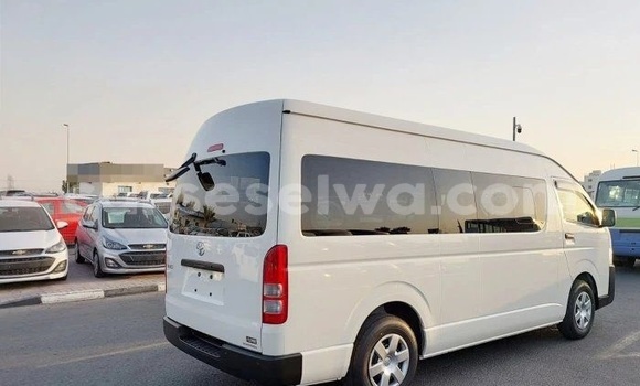 Acheter Occasion Voiture Toyota Hiace Blanc à Bel Ombre, West Mahé Acheter Occasion Voiture Toyota Hiace Blanc à Bel Ombre, West Mahé