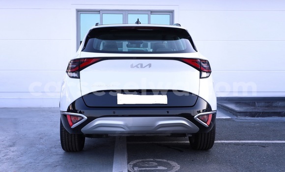 Buy Used Kia Sportage White Car in Bel Air in Greater Victoria Buy Used Kia Sportage White Car in Bel Air in Greater Victoria