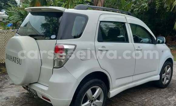 Buy Used Daihatsu Terios White Car in Mahe in Victoria Buy Used Daihatsu Terios White Car in Mahe in Victoria
