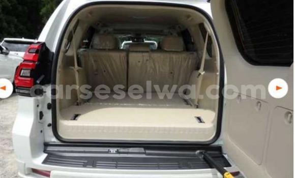 Acheter Neuf Voiture Toyota Land Cruiser Prado Blanc à Anse Aux Pins, East Mahé Acheter Neuf Voiture Toyota Land Cruiser Prado Blanc à Anse Aux Pins, East Mahé