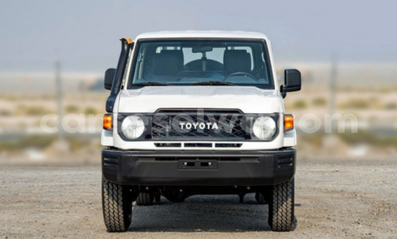 Acheter Occasion Voiture Toyota Land Cruiser Blanc à bel Air, Grand Victoria Acheter Occasion Voiture Toyota Land Cruiser Blanc à bel Air, Grand Victoria