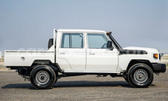 Acheter Occasion Voiture Toyota Land Cruiser Blanc à bel Air, Grand Victoria Acheter Occasion Voiture Toyota Land Cruiser Blanc à bel Air, Grand Victoria