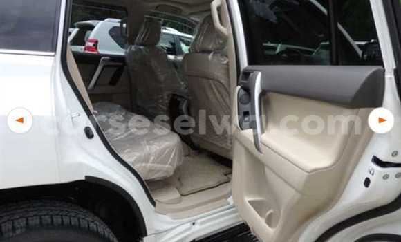 Acheter Neuf Voiture Toyota Land Cruiser Prado Blanc à Anse Aux Pins, East Mahé Acheter Neuf Voiture Toyota Land Cruiser Prado Blanc à Anse Aux Pins, East Mahé