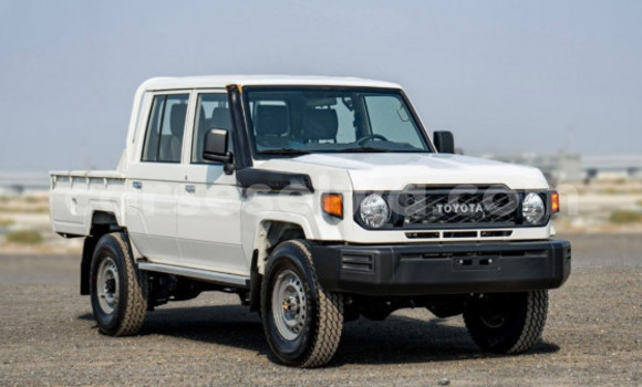 Acheter Occasion Voiture Toyota Land Cruiser Blanc à bel Air, Grand Victoria Acheter Occasion Voiture Toyota Land Cruiser Blanc à bel Air, Grand Victoria