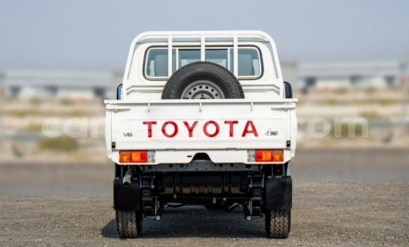 Acheter Occasion Voiture Toyota Land Cruiser Blanc à bel Air, Grand Victoria Acheter Occasion Voiture Toyota Land Cruiser Blanc à bel Air, Grand Victoria
