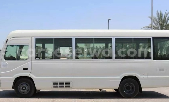 Acheter Occasion Voiture Toyota Coaster Blanc à Bel Ombre, West Mahé Acheter Occasion Voiture Toyota Coaster Blanc à Bel Ombre, West Mahé