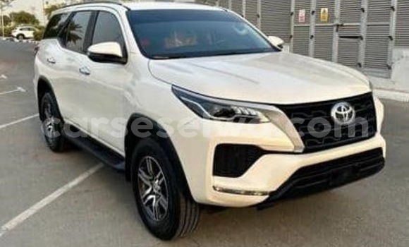 Buy Used Toyota Fortuner White Car in Bel Air in Greater Victoria