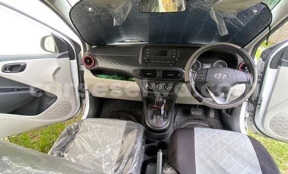 Buy Used Hyundai Grand i10 White Car in Bel Ombre in West Mahé Buy Used Hyundai Grand i10 White Car in Bel Ombre in West Mahé