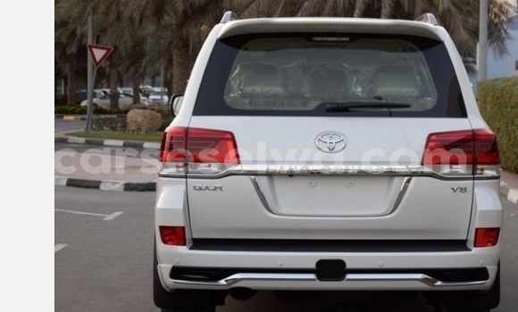 Buy Used Toyota Land Cruiser White Car in Bel Ombre in West Mahé Buy Used Toyota Land Cruiser White Car in Bel Ombre in West Mahé