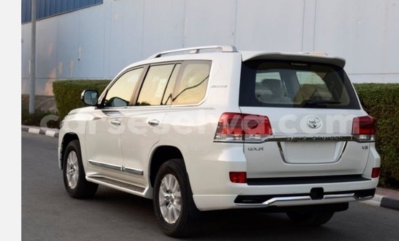 Buy Used Toyota Land Cruiser White Car in Bel Ombre in West Mahé Buy Used Toyota Land Cruiser White Car in Bel Ombre in West Mahé