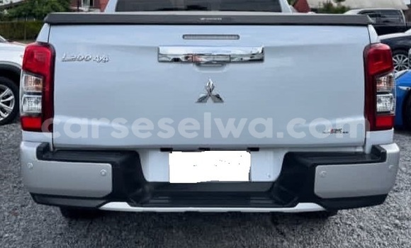 Buy Used Mitsubishi L200 White Car in Bel Air in Greater Victoria Buy Used Mitsubishi L200 White Car in Bel Air in Greater Victoria