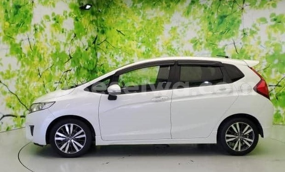 Buy Used Honda FIT White Car in Bel Air in Greater Victoria Buy Used Honda FIT White Car in Bel Air in Greater Victoria