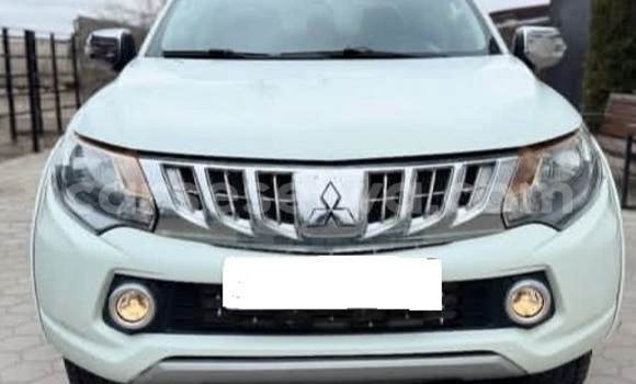 Buy Used Mitsubishi L200 White Car in Bel Air in Greater Victoria