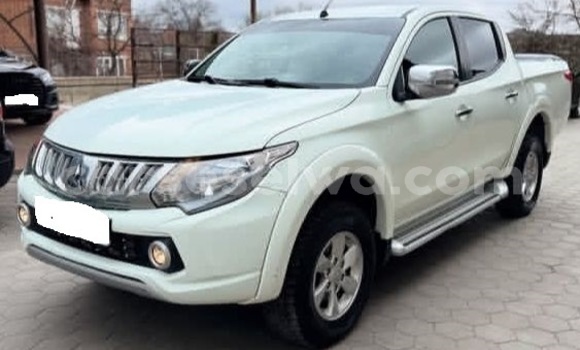 Buy Used Mitsubishi L200 White Car in Bel Air in Greater Victoria Buy Used Mitsubishi L200 White Car in Bel Air in Greater Victoria