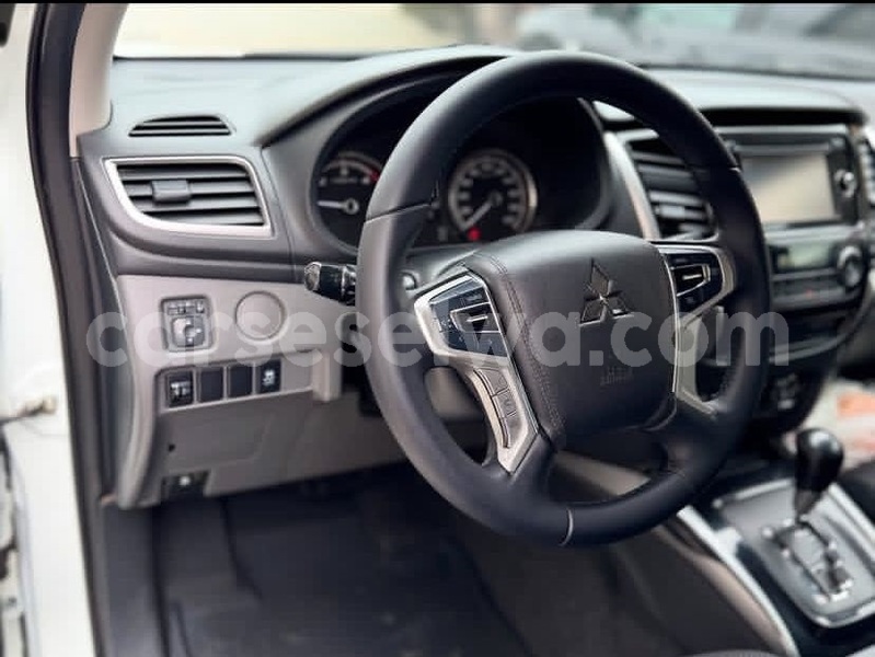 Big with watermark mitsubishi l200 greater victoria bel air 8344