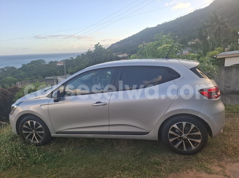 Big with watermark renault clio north mahe beau vallon 8349