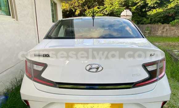 Buy Used Hyundai Grand i10 White Car in Bel Ombre in West Mahé Buy Used Hyundai Grand i10 White Car in Bel Ombre in West Mahé
