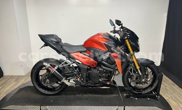 Buy Used Suzuki GSX-S White Bike in Mont Buxton in Greater Victoria
