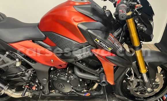 Buy Used Suzuki GSX-S White Bike in Mont Buxton in Greater Victoria Buy Used Suzuki GSX-S White Bike in Mont Buxton in Greater Victoria