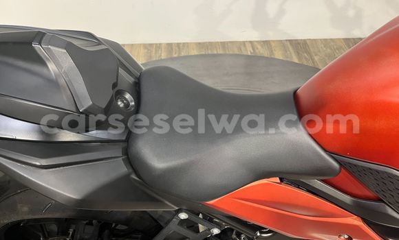 Buy Used Suzuki GSX-S White Bike in Mont Buxton in Greater Victoria Buy Used Suzuki GSX-S White Bike in Mont Buxton in Greater Victoria