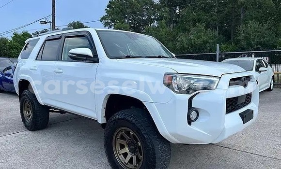 Buy Used Toyota 4Runner White Car in Anse Etoile in North Mahé