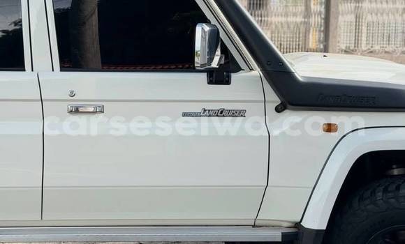 Buy Used Toyota Land Cruiser White Car in Bel Air in Greater Victoria Buy Used Toyota Land Cruiser White Car in Bel Air in Greater Victoria
