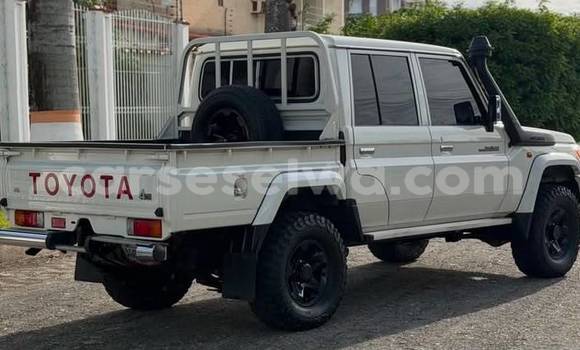 Buy Used Toyota Land Cruiser White Car in Bel Air in Greater Victoria Buy Used Toyota Land Cruiser White Car in Bel Air in Greater Victoria