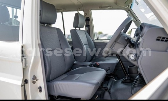 Buy Used Toyota Land Cruiser White Car in Bel Air in Greater Victoria Buy Used Toyota Land Cruiser White Car in Bel Air in Greater Victoria
