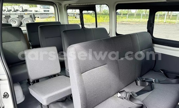 Acheter Occasion Voiture Toyota Hiace Blanc à Import - Dubai, East Mahé Acheter Occasion Voiture Toyota Hiace Blanc à Import - Dubai, East Mahé