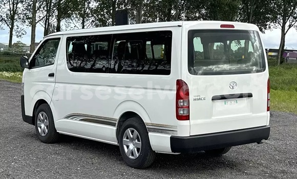 Acheter Occasion Voiture Toyota Hiace Blanc à Import - Dubai, East Mahé Acheter Occasion Voiture Toyota Hiace Blanc à Import - Dubai, East Mahé