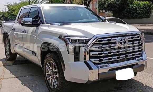 Buy Used Toyota Tundra White Car in Bel Air in Greater Victoria