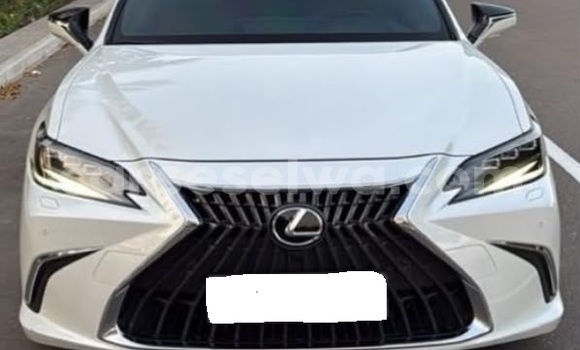 Buy Used Lexus ES White Car in Bel Air in Greater Victoria