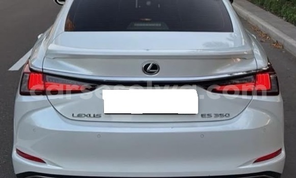 Acheter Occasion Voiture Lexus ES Blanc à bel Air, Grand Victoria Acheter Occasion Voiture Lexus ES Blanc à bel Air, Grand Victoria