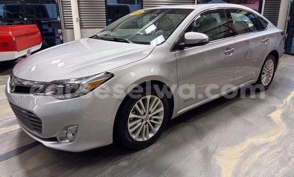 Buy Used Toyota Avalon Silver Car in Port Glaud in West Mahé