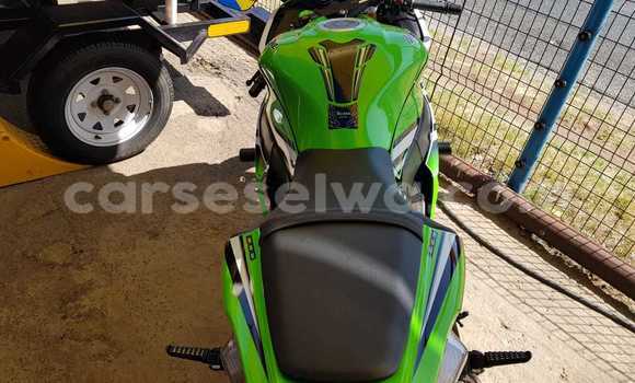 Acheter Occasion Moto Kawasaki H Vert à Anse Aux Pins, East Mahé Acheter Occasion Moto Kawasaki H Vert à Anse Aux Pins, East Mahé