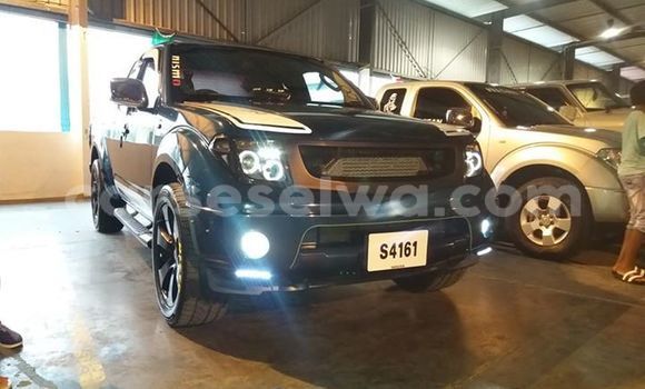 Acheter Occasion Voiture Nissan Navara Bleu à Beau Vallon, Nord Mahé