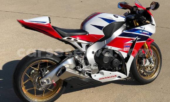 Acheter Neuf Moto Honda CBR 1000 RR Noir à Anse Etoile, Nord Mahé Acheter Neuf Moto Honda CBR 1000 RR Noir à Anse Etoile, Nord Mahé